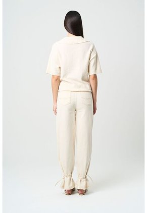 Jean Flare Circe Para Mujer Semi Encerado Jean Flare Circe Para Mujer Semi Encerado Arena 10 VÉLEZ