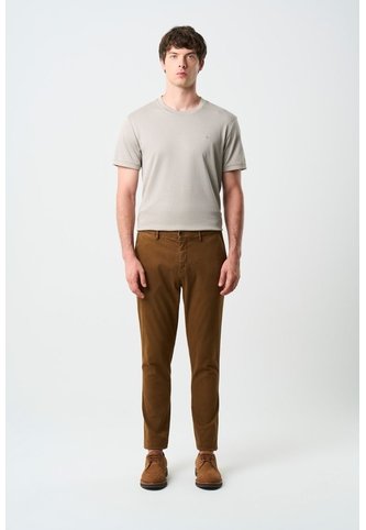 Pantalón Chino Italo Para Hombre Semifitted Pantalón Chino Italo Para Hombre Semifitted Cafe 30 VÉLEZ Vélez