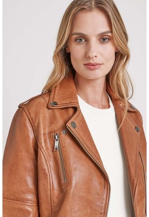 Chaqueta Biker Natura De Cuero Para Mujer Semi Ajustada Chaqueta Biker Natura De Cuero Para Mujer Semi Ajustada Miel XXL VÉLEZ