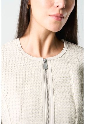 Chaqueta De Cuero Tejido Para Mujer Woven Chaqueta De Cuero Tejido Para Mujer Woven Crema XXL VÉLEZ