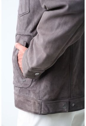 Chaqueta Aron En Gamuza Para Hombre Detalle Cuero Chaqueta Aron En Gamuza Para Hombre Detalle Cuero Gris Pistola S VÉLEZ