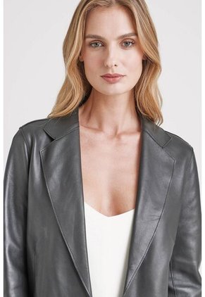 Blazer Astromelia En Cuero Ovino Para Mujer Silueta Recta Blazer Astromelia En Cuero Ovino Para Mujer Silueta Recta Negro L VÉLEZ