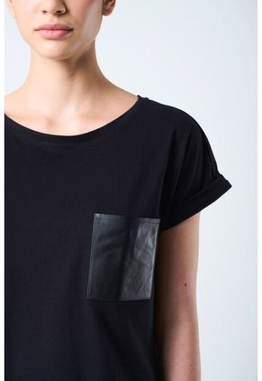 Camiseta Manga Corta Para Mujer Bolsillo Cuero Camiseta Manga Corta Para Mujer Bolsillo Cuero Negro S VÉLEZ