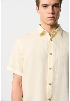 Camisa En Lino Manga Corta Siena Para Hombre Camisa En Lino Manga Corta Siena Para Hombre Amarillo XS VÉLEZ