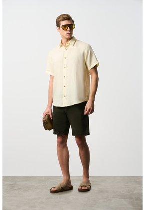 Camisa En Lino Manga Corta Siena Para Hombre Camisa En Lino Manga Corta Siena Para Hombre Amarillo XS VÉLEZ
