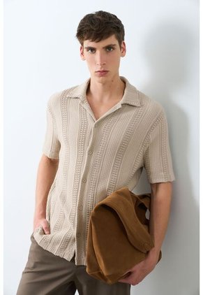 Camisa Manga Corta Resort Para Hombre Oroa Camisa Manga Corta Resort Para Hombre Oroa Crema XL VÉLEZ