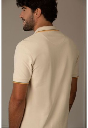 Polo Semifitted Ilia Para Hombre Escote En V Polo Semifitted Ilia Para Hombre Escote En V Crema XX Vélez