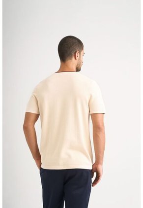 Camiseta Tejida Lepus De Algodón Para Hombre Cuello En Contraste Camiseta Tejida Lepus De Algodón Para Hombre Cuello En Contraste Arena XX Vélez