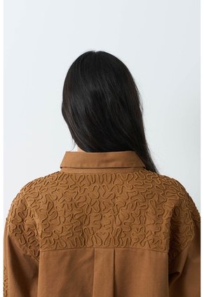 Chaqueta Aguamarina De Tela Para Mujer Bordados En Gamuza Chaqueta Aguamarina De Tela Para Mujer Bordados En Gamuza Miel L VÉLEZ