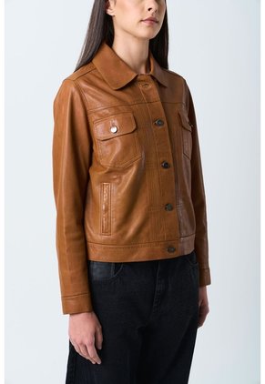 Chaqueta Kalahari De Cuero Para Mujer Silueta Trucker Chaqueta Kalahari De Cuero Para Mujer Silueta Trucker Miel XXL VÉLEZ