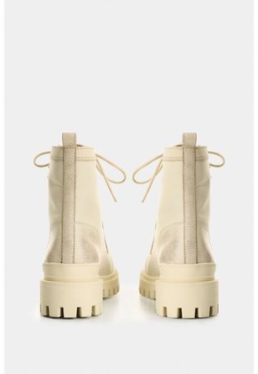 Botines Folia De Cuero Para Mujer Inspiración Militar Botines Folia De Cuero Para Mujer Inspiración Militar Arena 38 VÉLEZ