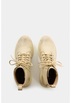 Botines Folia De Cuero Para Mujer Inspiración Militar Botines Folia De Cuero Para Mujer Inspiración Militar Arena 38 VÉLEZ