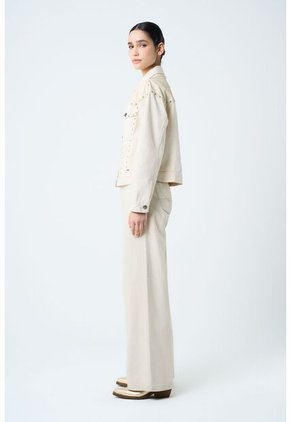 Chaqueta Orquídea De Algodón Y Cáñamo Para Mujer Silueta Oversized Chaqueta Orquídea De Algodón Y Cáñamo Para Mujer Silueta Oversized Crema M VÉLEZ