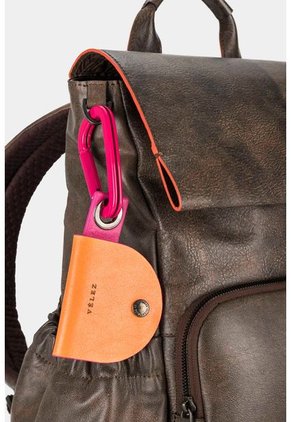 Morral Zermatt De Cuero Para Mujer Tapa Y Bolsillo Frontal