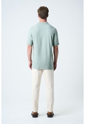 Polo Para Hombre Semi Fit Detalle Jacquard Polo Para Hombre Semi Fit Detalle Jacquard Agua Marina XS VÉLEZ