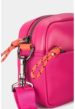 Manos Libres Urban Taxxo De Lona Por Cuero Para Mujer Cargadera Ajustable Y Removible Manos Libres Urban Taxxo De Lona Por Cuero Para Mujer Cargadera Ajustable Y Removible Fucsia Vélez