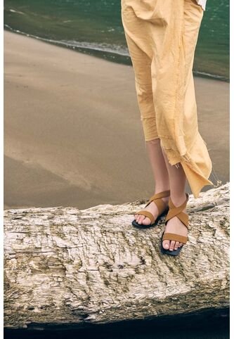 Sandalia Plana Draco De Cuero Para Mujer Amarre Al Tobillo Sandalia Plana Draco De Cuero Para Mujer Amarre Al Tobillo Miel 36 VÉLEZ Vélez