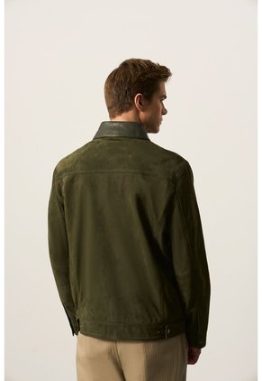 Chaqueta Aron En Gamuza Para Hombre Detalle Cuero Chaqueta Aron En Gamuza Para Hombre Detalle Cuero Verde Oliva M VÉLEZ