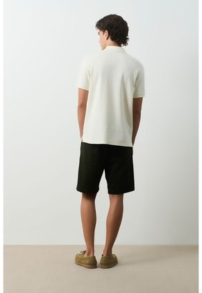 Polo Manga Corta Essential Para Hombre Textura Polo Manga Corta Essential Para Hombre Textura Crema M VÉLEZ