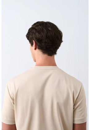 Camiseta Micropima Arizona Para Hombre Semi Ajustada Camiseta Micropima Arizona Para Hombre Semi Ajustada Beige L VÉLEZ
