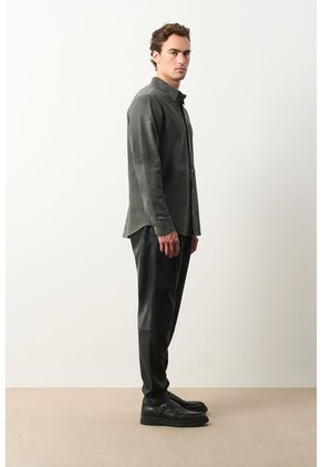 Camisa Manga Larga Para Hombre Gamuza Camisa Manga Larga Para Hombre Gamuza Gris Pistola M VÉLEZ