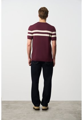 Camiseta Franjas 2 Tejida Para Hombre Manga Corta Camiseta Franjas 2 Tejida Para Hombre Manga Corta Vinotinto M VÉLEZ