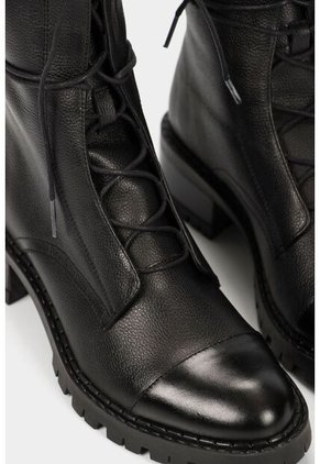 Botines Militar Paramo De Cuero Para Mujer Cordones Negro Botines Militar Paramo De Cuero Para Mujer Cordones Negro 37 VÉLEZ