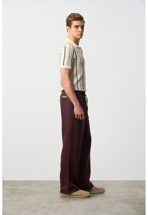 Pantalón Relaxed Fit Para Hombre Elon Pantalón Relaxed Fit Para Hombre Elon Vinotinto 38 VÉLEZ