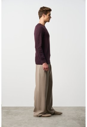Sweater Tejido En Algodón Para Hombre Manga Ranglan Sweater Tejido En Algodón Para Hombre Manga Ranglan Vinotinto XS VÉLEZ