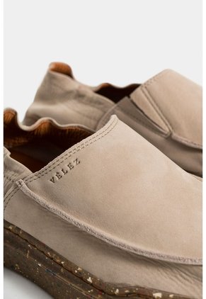 Mocasines Malta De Cuero Para Hombre Resorte Al Talón Mocasines Malta De Cuero Para Hombre Resorte Al Talón Arena 40 VÉLEZ