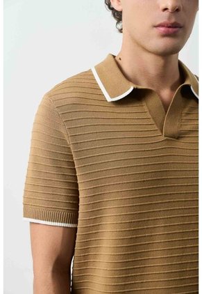 Polo Tejida Ruka Para Hombre Polo Tejida Ruka Para Hombre Canela XL VÉLEZ