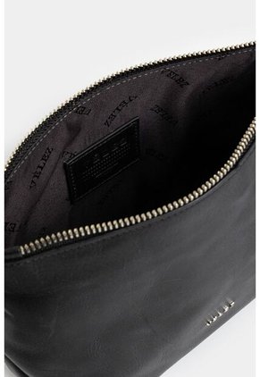 Cosmetiquera Cuzzo De Cuero Para Mujer Manija Taches Cosmetiquera Cuzzo De Cuero Para Mujer Manija Taches Negro Vélez