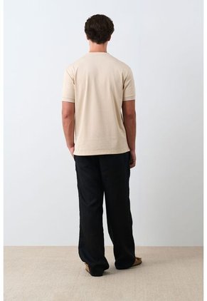 Camiseta Micropima Arizona Para Hombre Semi Ajustada Camiseta Micropima Arizona Para Hombre Semi Ajustada Beige S VÉLEZ