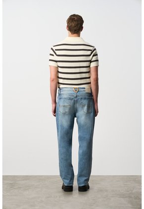 Jean Regular Fit Para Hombre Brisa Jean Regular Fit Para Hombre Brisa Azul Claro 36 VÉLEZ