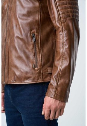 Chaqueta Belmont De Cuero Para Hombre Capucha Y Pechera Chaqueta Belmont De Cuero Para Hombre Capucha Y Pechera Miel S VÉLEZ