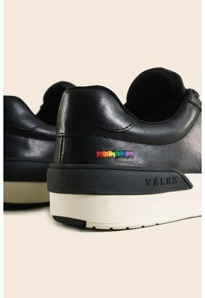 Tenis Black De Cuero Para Hombre Bordado Pride Tenis Black De Cuero Para Hombre Bordado Pride Negro 42 Vélez