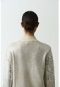 Sweater Tejido De Cuello Alto Para Mujer Nacarina Sweater Tejido De Cuello Alto Para Mujer Nacarina Gris XS VÉLEZ de Vélez