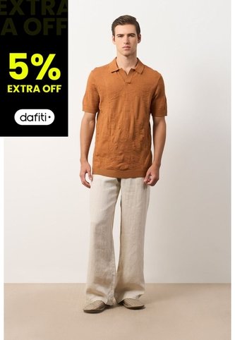 Polo Manga Corta Tejida Para Hombre Xinca Polo Manga Corta Tejida Para Hombre Xinca Miel M VÉLEZ Vélez