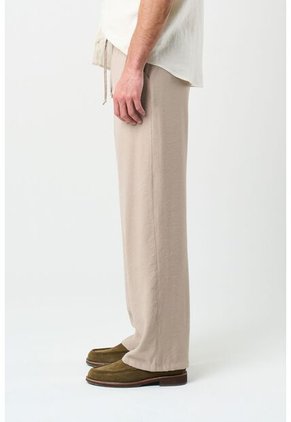 Pantalón Amplio Para Hombre Elon Pantalón Amplio Para Hombre Elon Arena 32 VÉLEZ