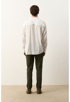 Camisa Semi-fitted Manga Larga Para Hombre Memoria Camisa Semi-fitted Manga Larga Para Hombre Memoria Crema M VÉLEZ