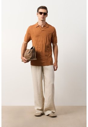 Polo Manga Corta Tejida Para Hombre Xinca Polo Manga Corta Tejida Para Hombre Xinca Miel XXL VÉLEZ