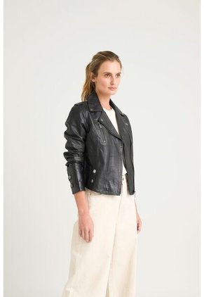 Chaqueta Biker De Cuero Para Mujer Charreteras Negro Chaqueta Biker De Cuero Para Mujer Charreteras Negro L VÉLEZ