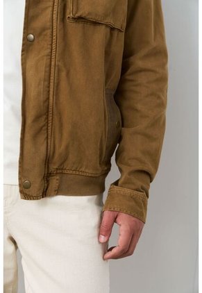 Chaqueta Vireo En Dril Para Hombre Semi Ajustada Chaqueta Vireo En Dril Para Hombre Semi Ajustada Cafe Claro L VÉLEZ