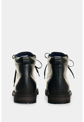 Botas Carioca 2.0 En Cuero Para Hombre Estilo Outdoor Botas Carioca 2.0 En Cuero Para Hombre Estilo Outdoor Negro 42 VÉLEZ