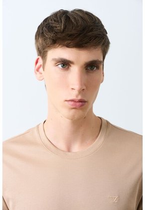 Camiseta Micropima Arizona Para Hombre Semi Ajustada Camiseta Micropima Arizona Para Hombre Semi Ajustada Crepe XXL VÉLEZ