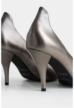 Tacones Cerrados Iris De Cuero Para Mujer Puntera Metálica Tacones Cerrados Iris De Cuero Para Mujer Puntera Metálica Plata 41 Vélez