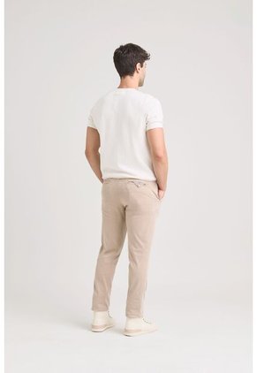 Pantalón Chino Italo Para Hombre Semifitted Pantalón Chino Italo Para Hombre Semifitted Arena 28 VÉLEZ