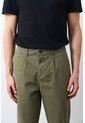 Pantalón Apis En Drill Para Hombre Silueta Baggy Pantalón Apis En Drill Para Hombre Silueta Baggy Verde Oliva 38 VÉLEZ de Vélez