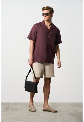 Camisa Manga Corta En Lino Para Hombre Málaga Camisa Manga Corta En Lino Para Hombre Málaga Vinotinto M VÉLEZ