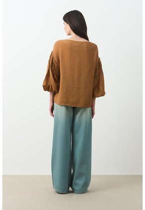 Camisa Tejida Para Mujer Almaru Camisa Tejida Para Mujer Almaru Miel S VÉLEZ